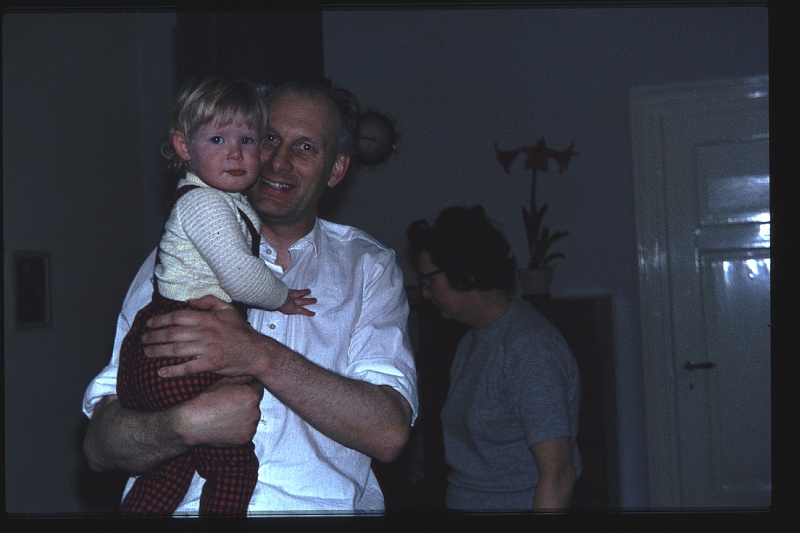 09.Regensburg mrt 1965 Ilse,Papa,Marion.JPG